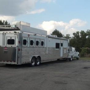 2007 Hart Ultimate 4 Horse slant with Outlaw Living quarters