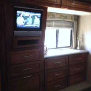2007 Monaco Executive 45 Mattahorn IV ‘ 4 slide 525 Cummings, Asking 189,000